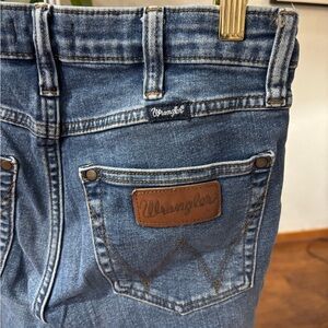 Wrangler Women’s Modern Blue Jeans with Retro fit and shape.